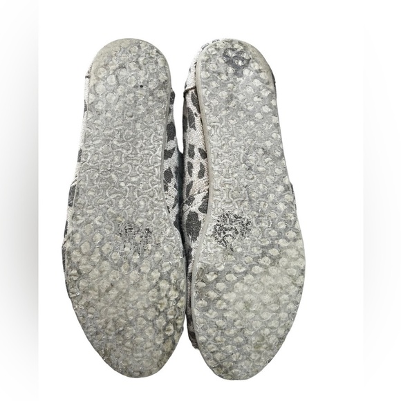 Tom’s Classic Canvas Flat Shoe-Size 8.5W - Picture 3 of 9